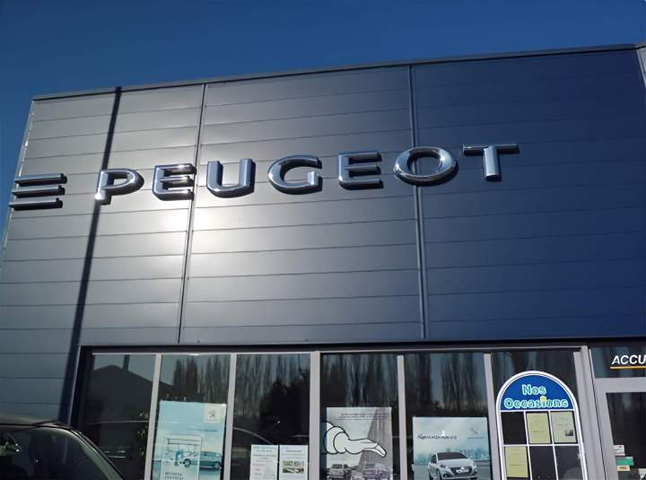 Magasin voitures neuves Peugeot Riom